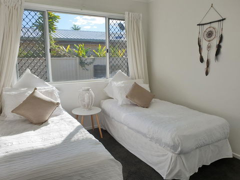 Beautiful Home- Walk To Beach-Short Drive To Noosa - Accommodation Asia 5