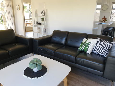 Beautiful Home- Walk To Beach-Short Drive To Noosa - Accommodation Asia 3