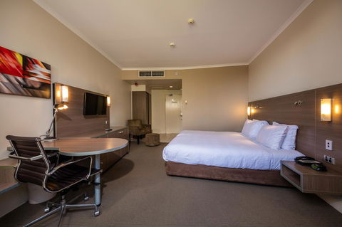 DoubleTree By Hilton Cairns - Accommodation Guide 24