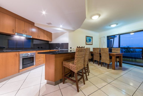 Paradise Penthouse At Waves - Airlie Beach - Accommodation Asia 4