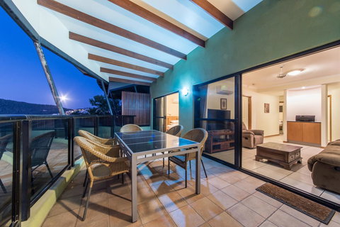 Paradise Penthouse At Waves - Airlie Beach - Accommodation Asia 27