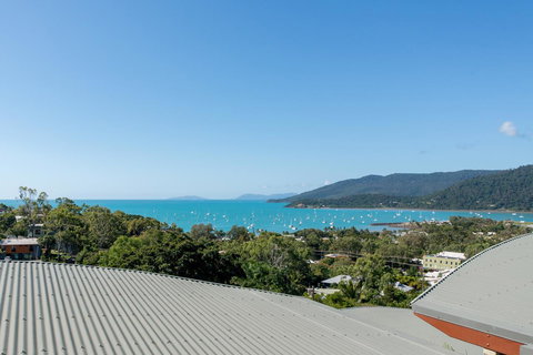 Paradise Penthouse At Waves - Airlie Beach - Accommodation Asia 31