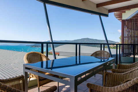 Paradise Penthouse At Waves - Airlie Beach - Accommodation Asia 25