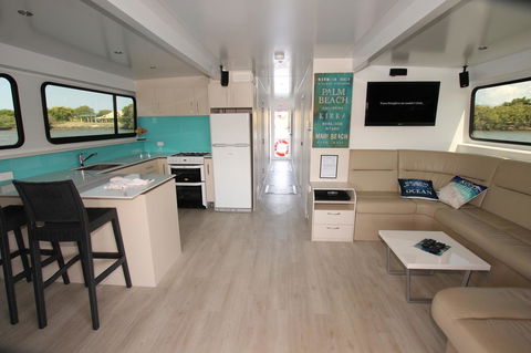 Coomera Houseboats - Accommodation China 9