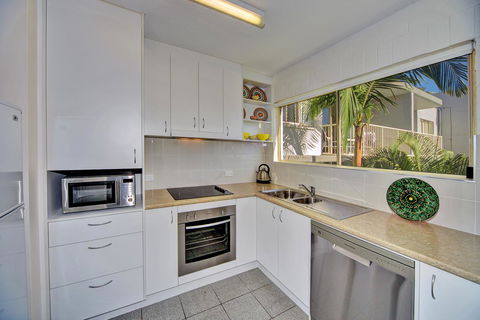 Surf Dance Apartments - Accommodation Asia 15