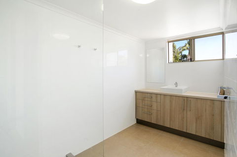 Surf Dance Apartments - Accommodation Asia 30
