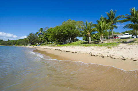 Beached On Magnetic - Accommodation China 2