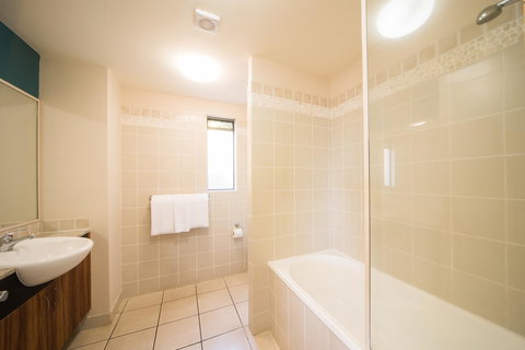 Portside Whitsunday Luxury Holiday Apartments - Accommodation Asia 14