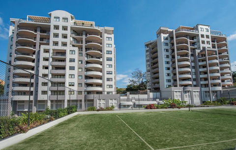 The Oasis Apartments - Accommodation Guide 4