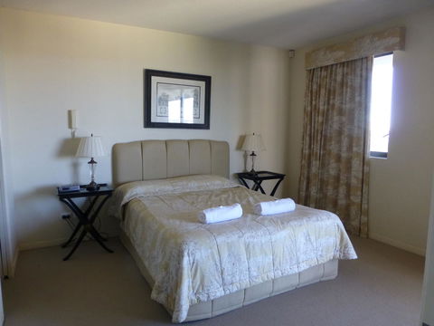 The Oasis Apartments - Accommodation Guide 17