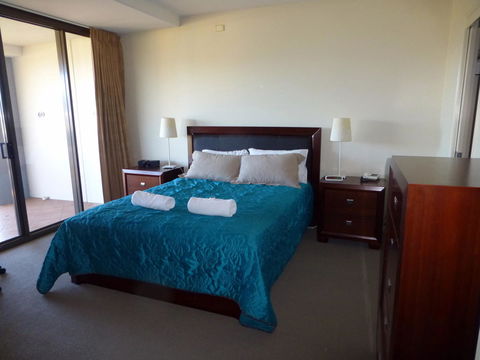The Oasis Apartments - Accommodation Guide 6