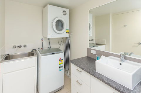Miami Beachside Holiday Apartments - Accommodation Asia 23