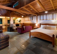 Sharlynn by the River - Accommodation China