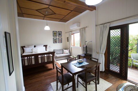 Pale Pacific Holiday Units - Accommodation Guide 21