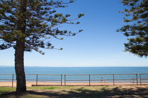 Pale Pacific Holiday Units - Accommodation Guide 7