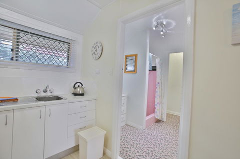 Pale Pacific Holiday Units - Accommodation Guide 30