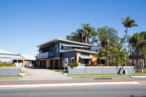 Pale Pacific Holiday Units - Accommodation Guide 1