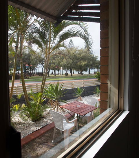 Pale Pacific Holiday Units - Accommodation Guide 25