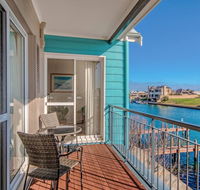 Waters Edge Apartment with Jetty