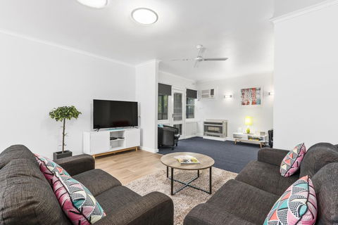 Wattle Grove Villa - Accommodation Asia 3