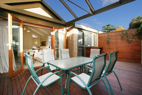 Wattle Holiday Rental - Accommodation Asia 1