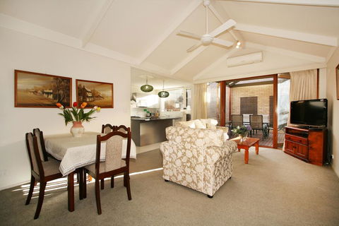 Wattle Holiday Rental - Accommodation Asia 2