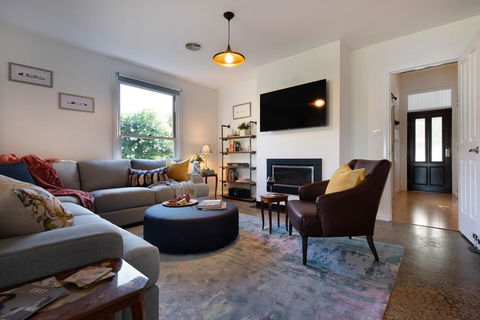 Wayward Cottage - Accommodation Asia 2