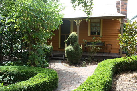 Westbury Gingerbread Cottages - Accommodation China 3