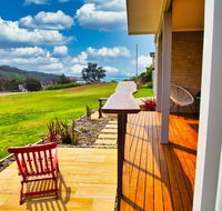 Whale Studio Apartment 1a Ocean Street - Accommodation Asia