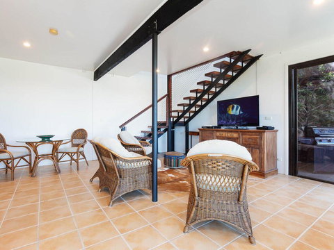 Whale Tales' 78 Lentara Street - FANTASTIC WATER VIEWS OVER FINGAL BEACH - Accommodation Asia 1