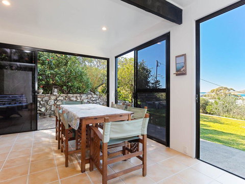 Whale Tales' 78 Lentara Street - FANTASTIC WATER VIEWS OVER FINGAL BEACH - Accommodation Asia 2