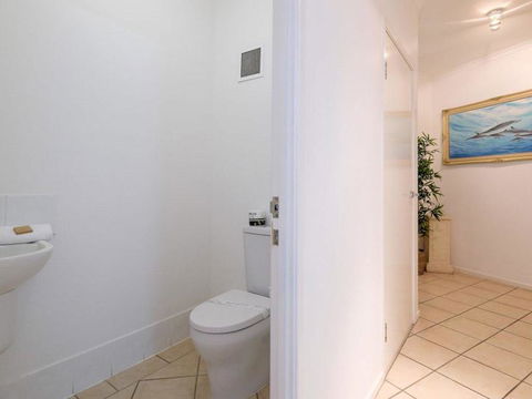 Whale Watch 40 - Accommodation Asia 1