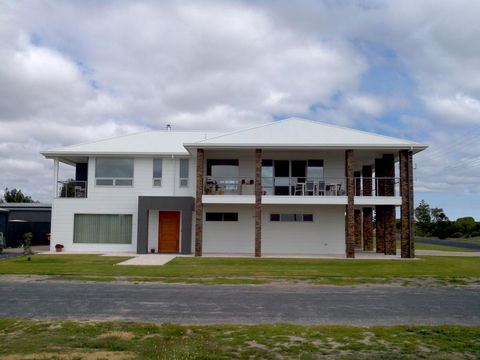 White Caps B&B Apartment - Accommodation Asia 1