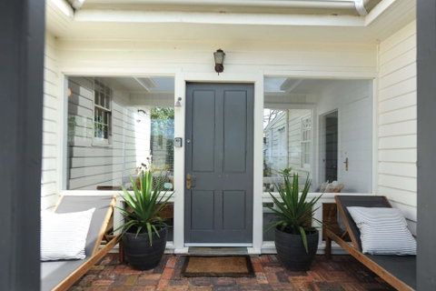 White Shell Cottage - Accommodation Guide 1