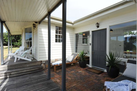White Shell Cottage - Accommodation Guide 2