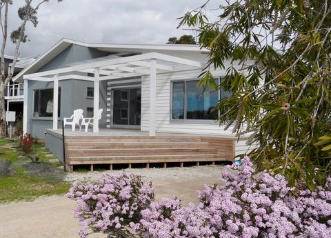 WHITE SHELLS HOLIDAY RENTAL - Accommodation Asia 0