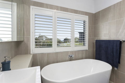 WINDSPRAY - MOUNT MARTHA - Accommodation Guide 2