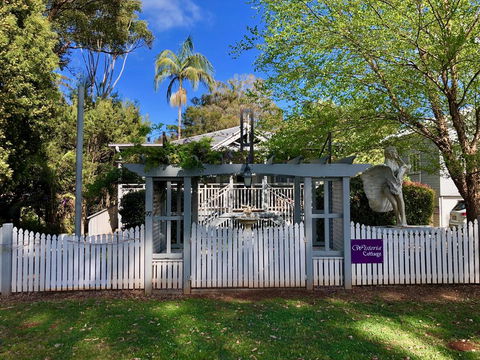 Wisteria Cottage 95 Main Western Road - Accommodation Asia 0