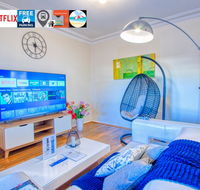 Wollongong station holiday house with Wi-Fi75 Inch TV NetflixParkingBeach - Accommodation Asia