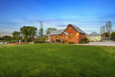 Woodend Old School House - Accommodation Asia 0