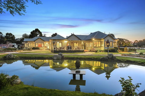 Woodend Old School House - Accommodation Asia 1