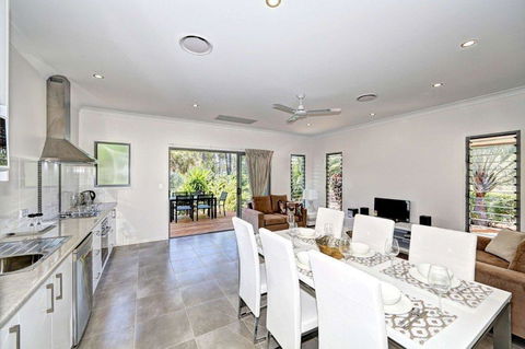 Woodgate Beach Houses - Accommodation Asia 2