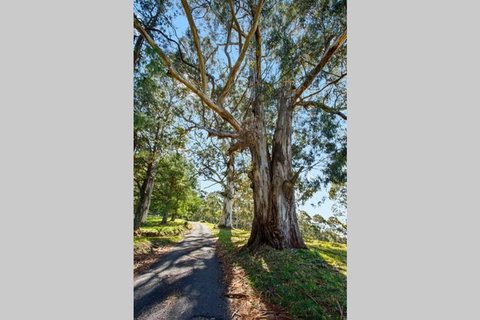 WOOLWAY - Accommodation Guide 1