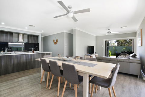 Wowly Waters - Pet Friendly - 1 Min Walk To Beach - Accommodation Asia 2