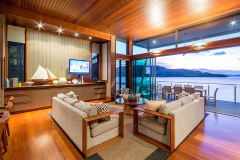 Yacht Club Villa - Accommodation Asia 3