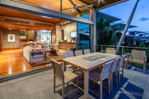 Yacht Club Villa - Accommodation Asia 2