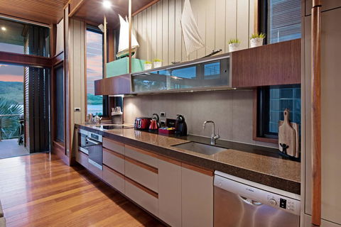 Yacht Club Villa 33 - Serenity - 4 Bedroom 4 Bathroom House Ocean Views 2 Buggies - Accommodation Asia 1