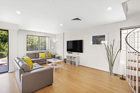 Yacaaba Terrace, Unit 9, 3 Yacaaba Street - Accommodation Asia 2