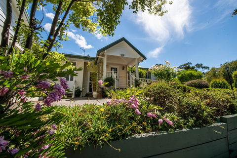 Yarra Gables - Accommodation Guide 3