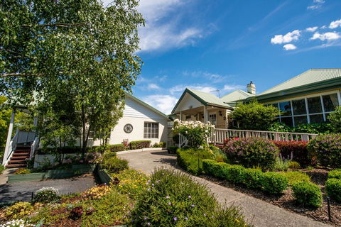 Yarra Gables - Accommodation Guide 1